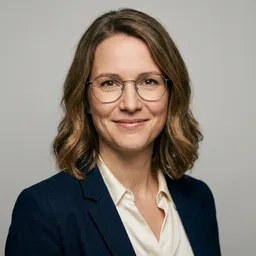 Dr. Lena Hoffmann